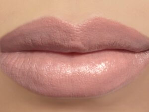 Nude lipstick is the perfect choice for a Libra lady.