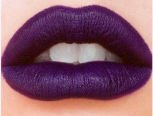 Purple lipstick is the perfect choice for a Pisces lady.
