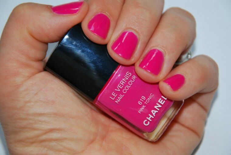 Pink is the fashion girls approved nail polish colour.