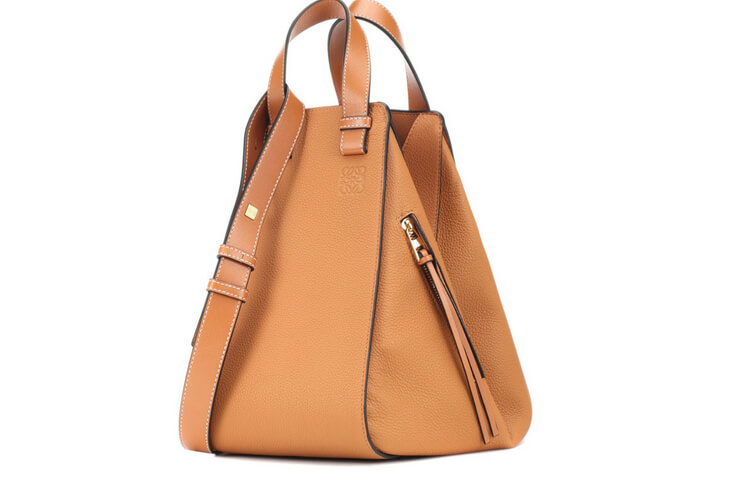 This Loewe bag is great option for summer cosy looks.
