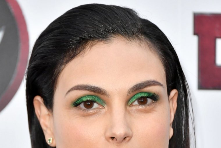 The bold green eye shadows have recently conquered Hollywood makeup looks and is very likely to take place in the autumn.