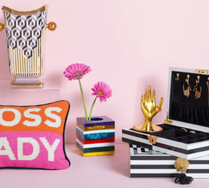 How to pick a gift for the women in your life who's in her 30s and is fashion savvy.