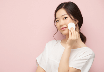 The skin of the Koreans looks impeccable: perfectly smooth, clean like porcelain. It is not just about genetics, but also about care