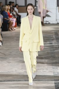 In the current season's fashion scene a fresher but still delicate tone rigorously the egg-yolk yellow fights for the title color of Summer 2019.